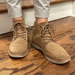 Toms light brown/tan suede boot
